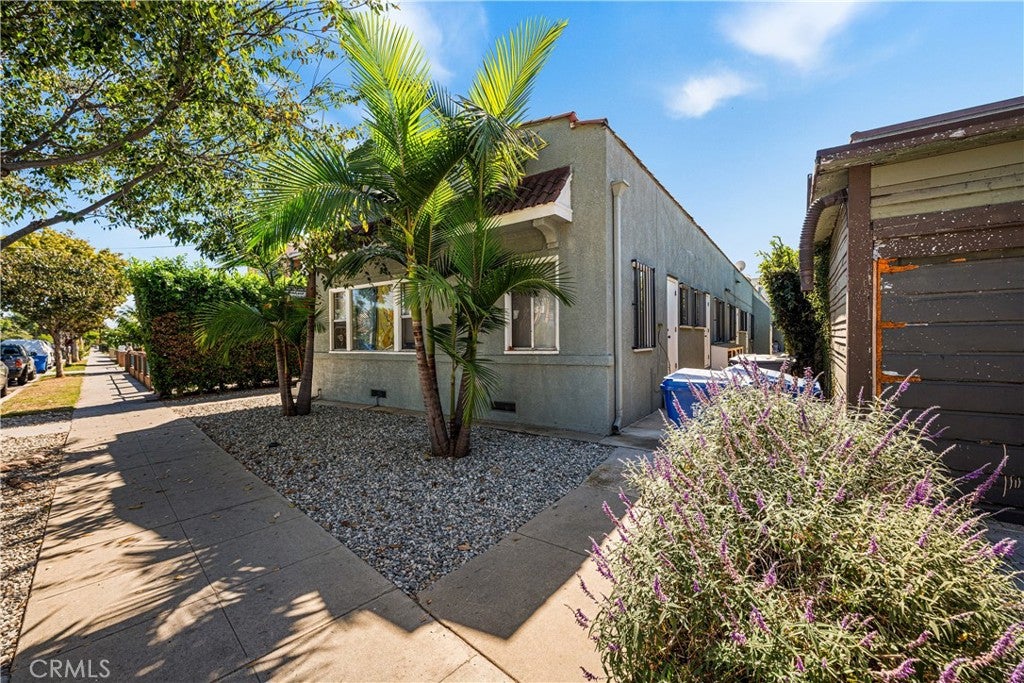 1306 E Hellman Street