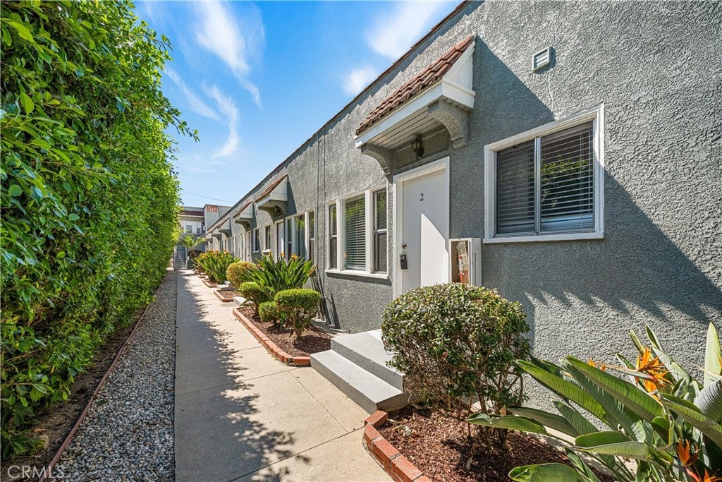 1306 E Hellman Street