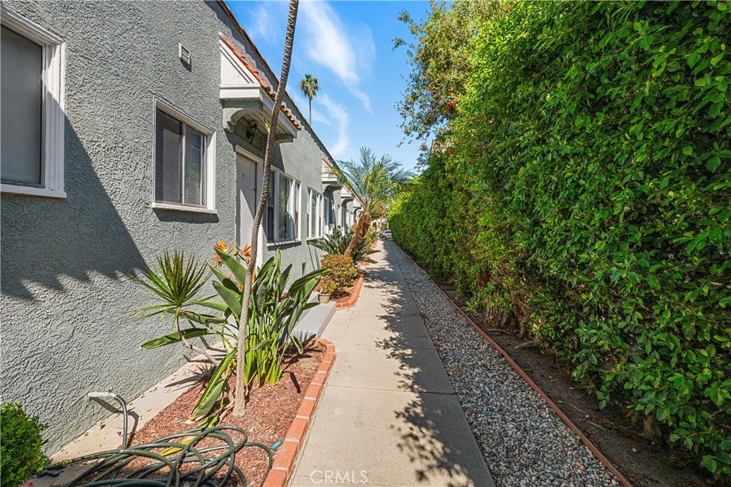 1306 E Hellman Street