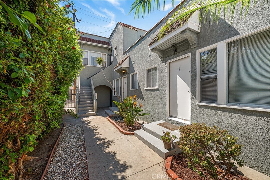 1306 E Hellman Street