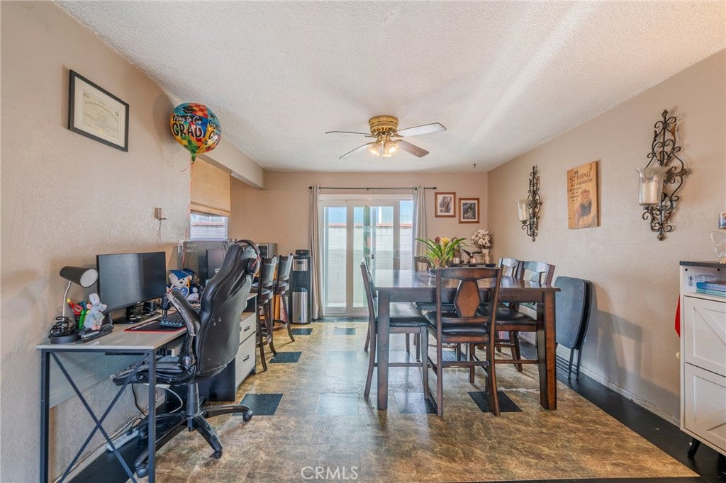 851 W Crestwood