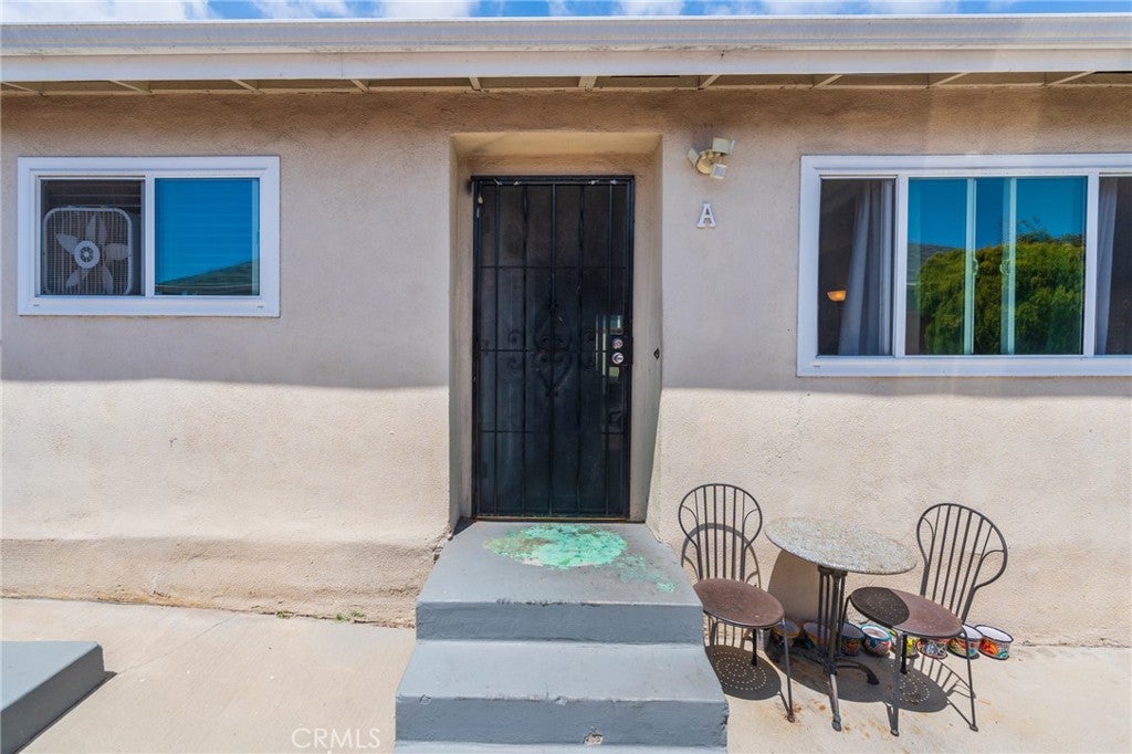 851 W Crestwood