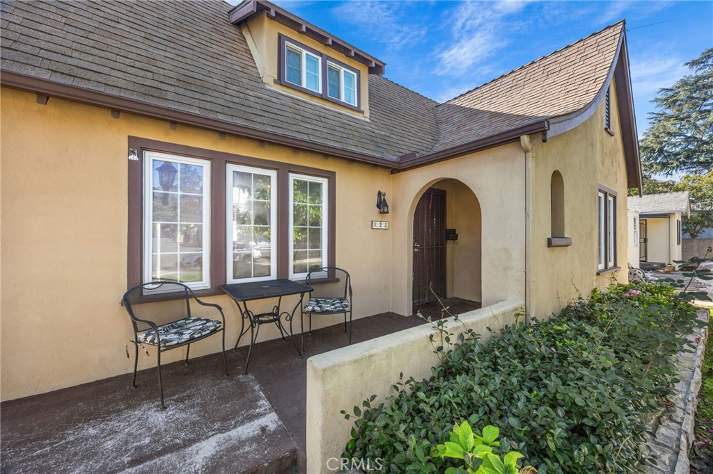 122 E Rosewood Court