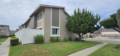 Photo of 10 Bahia Circle #10, Santa Paula, CA 93060 (MLS # V1-39238)