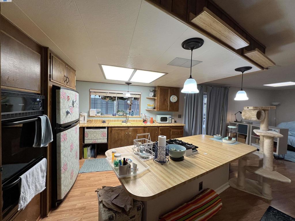 SUNNYVALE - Manufactured In Park