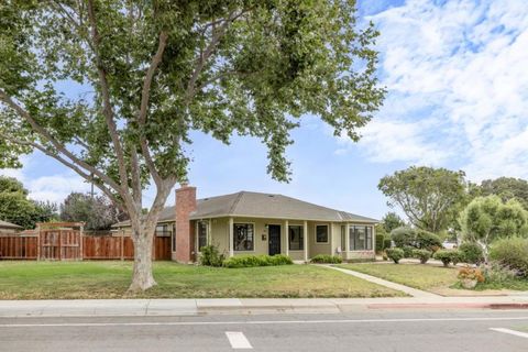 Photo of 264 Maryal Drive, Salinas, CA 93906 (MLS # ML82051901)