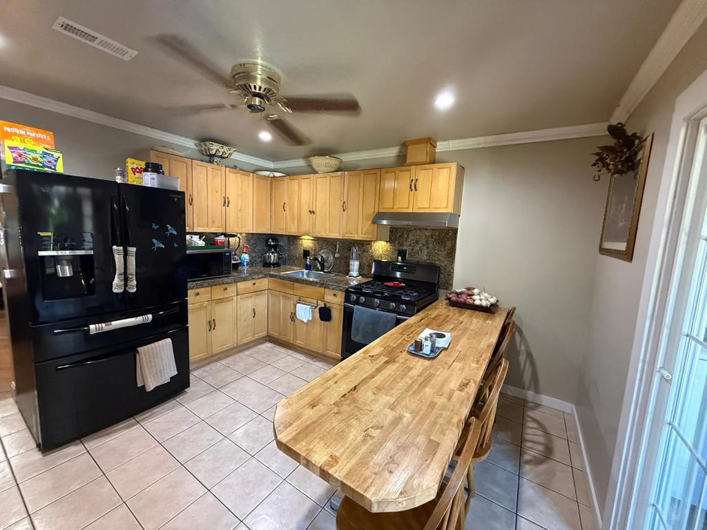 2440 Poplar Drive