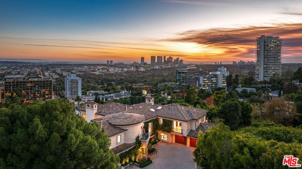 Photo of 1260 St Ives Place, Los Angeles, CA 90069 (MLS # 25532337)