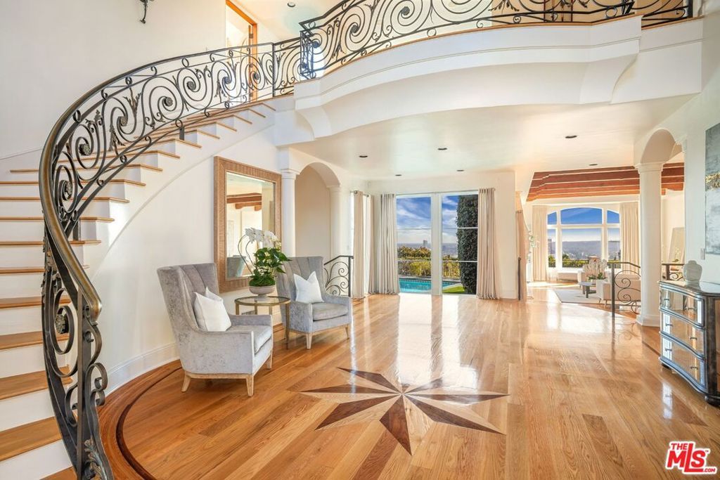 Photo of 1260 St Ives Place, Los Angeles, CA 90069 (MLS # 25532337)