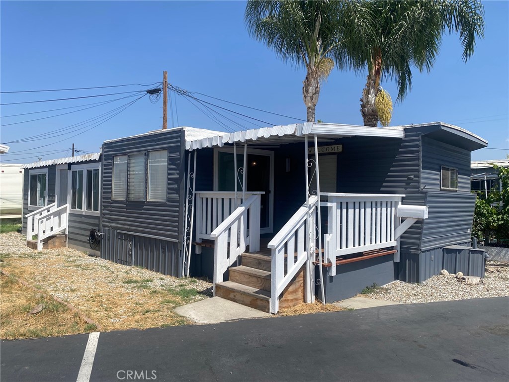 Don’t miss out on this beautifully renovated 1-bedroom, 1-bathroom unit featuring a bonus sunroom—perfect for storage, a home office, or relaxing retreat! The unit includes in-unit washer and dryer for your convenience.
Located in a secure gated community, this home boasts a host of recent upgrades including:
New flooring throughout
Updated kitchen with modern cabinets, new granite counters
Fresh paint
New windows and ceilings
And much more!