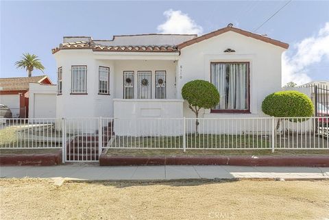 Photo of 8110 S Halldale Avenue, Los Angeles, CA 90047 (MLS # DW25224860)