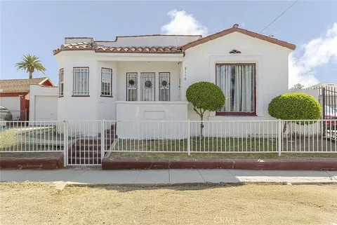 8110 S Halldale Avenue, Los Angeles, CA 90047 - MLS#: DW25224860