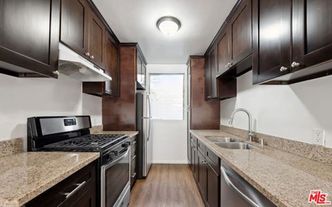 Photo of 633 N Hayworth Avenue #1, Los Angeles, CA 90048 (MLS # 26958705)