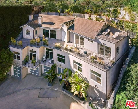 Photo of 2333 Vasanta Way, Los Angeles, CA 90068 (MLS # 26650673)