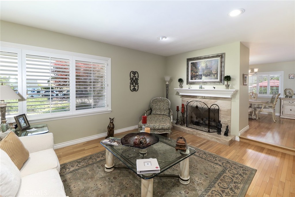 161 W Loretto Court