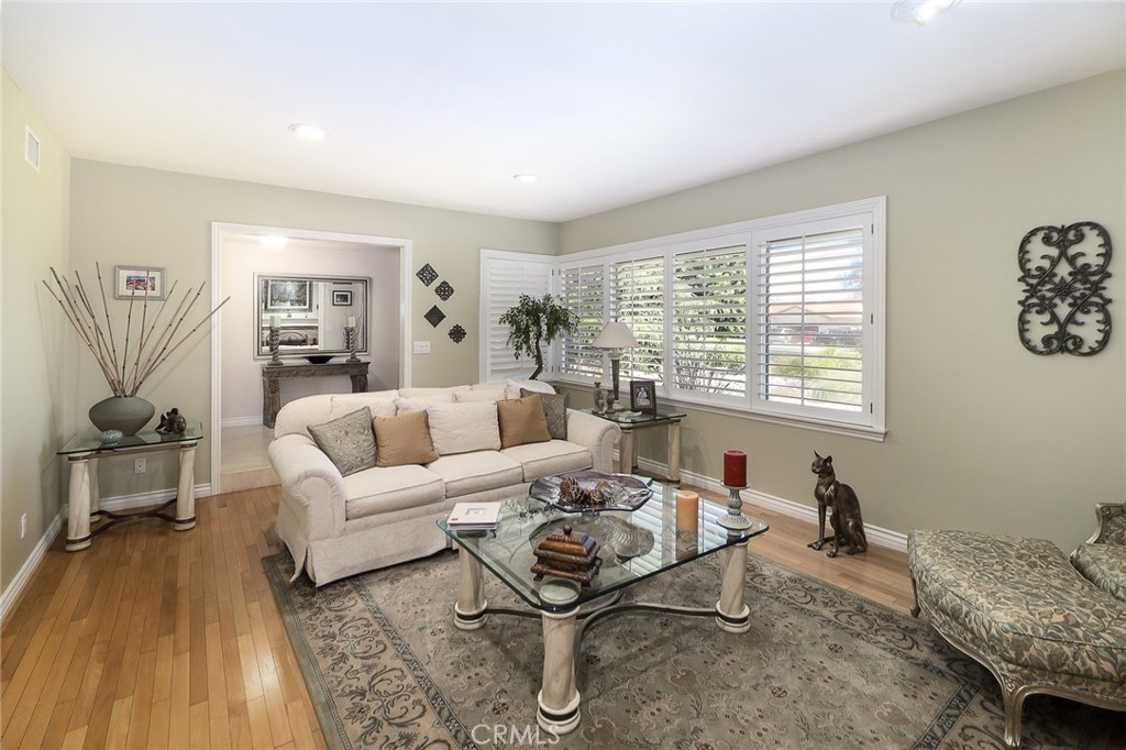 161 W Loretto Court