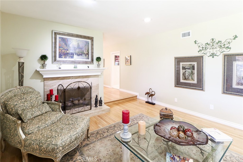 161 W Loretto Court