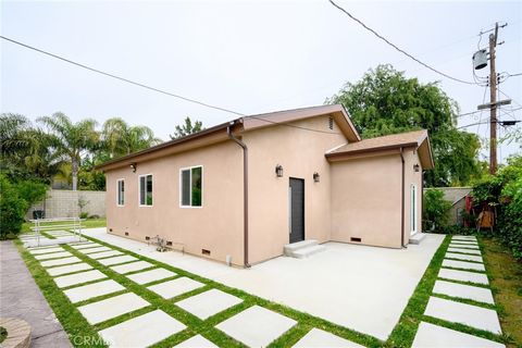 Photo of 8806 Enfield Avenue, Northridge, CA 91325 (MLS # GD26155103)