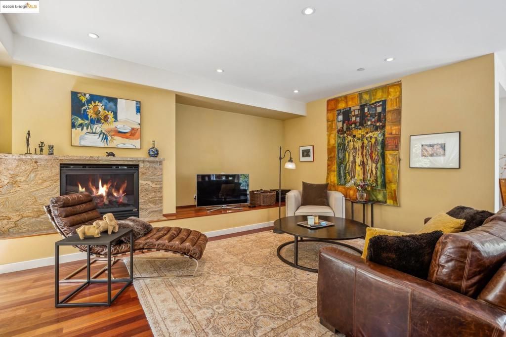 listing image 130728435870073894588