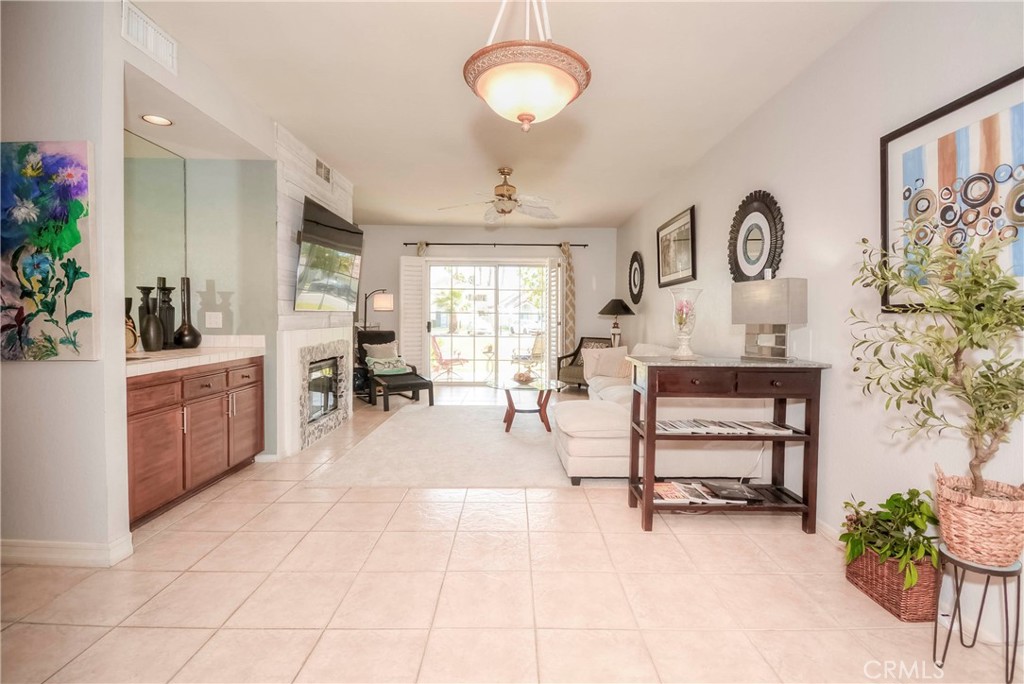 43756 Avenida Alicante