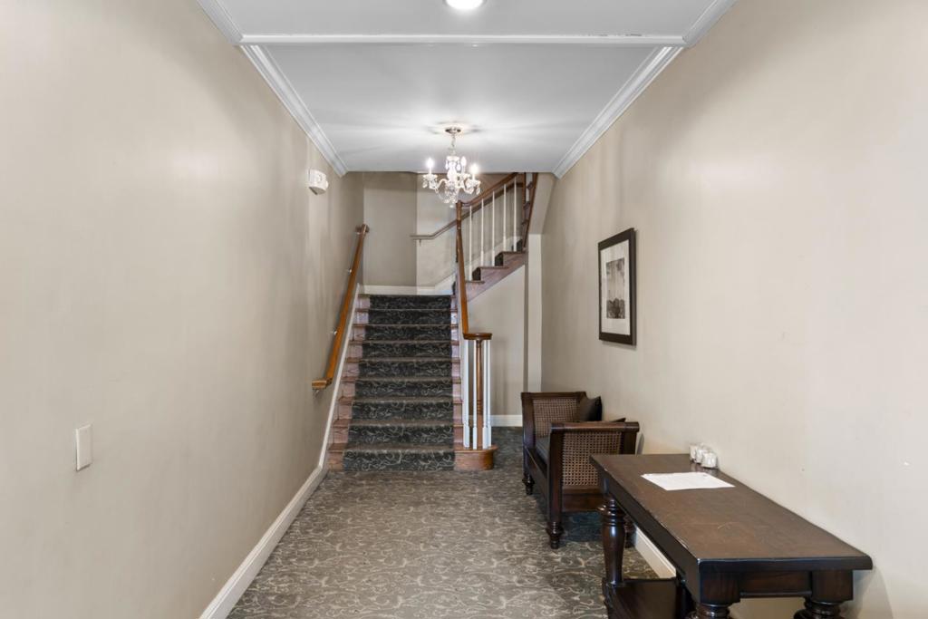 1921 Jefferson Street 205