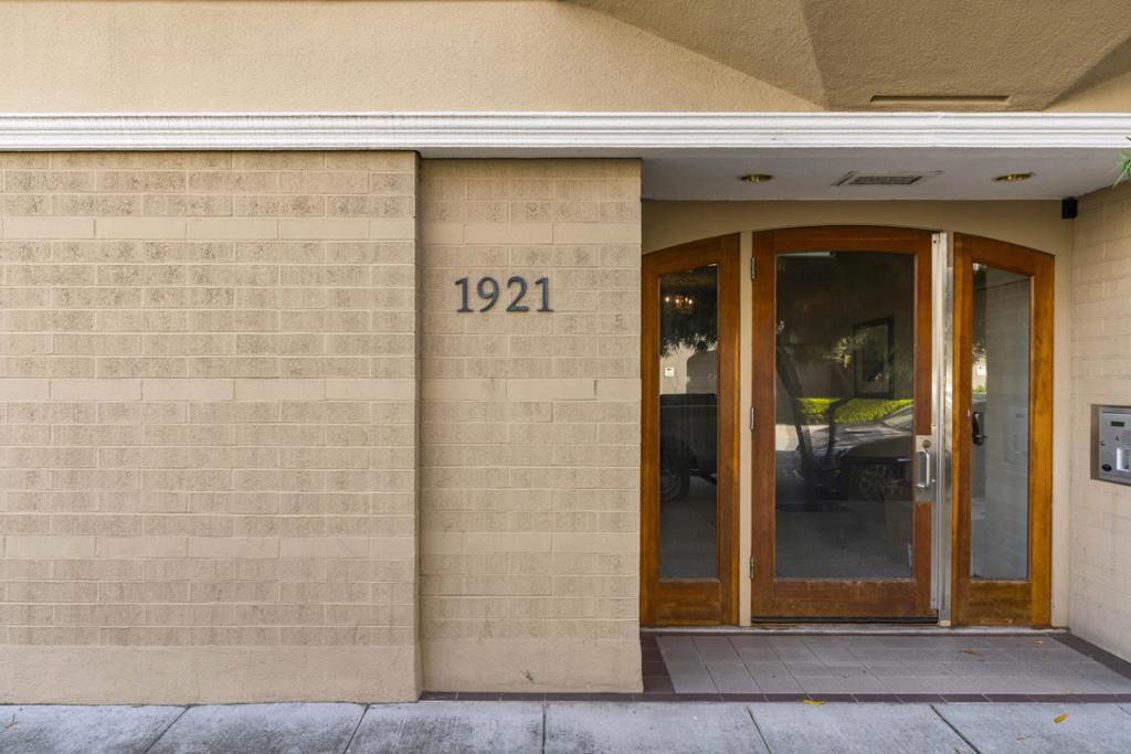 1921 Jefferson Street 205