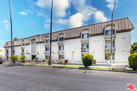 Photo of 130 N Alexandria Avenue, Los Angeles, CA 90004 (MLS # 26773631)