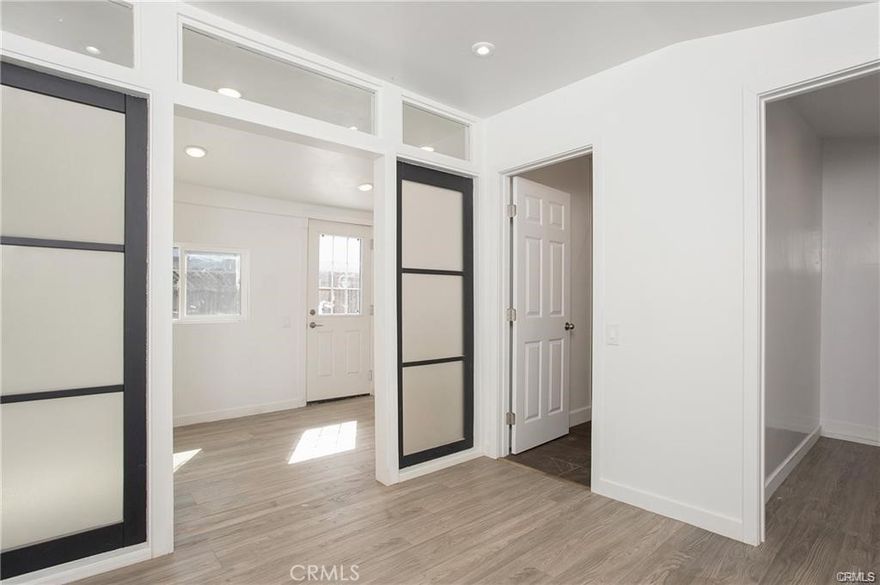 Welcome home! This charming and beautifully remodeled ADU offers beach living at its finest. This delightful 1-bedroom, 1-bathroom residence is just steps away from the warm sand and stunning beaches, as well as the iconic San Clemente Pier, upscale restaurants, and shopping, among many other attractions. Enjoy separate access and a lovely patio—perfect for relaxing and soaking up the coastal lifestyle !