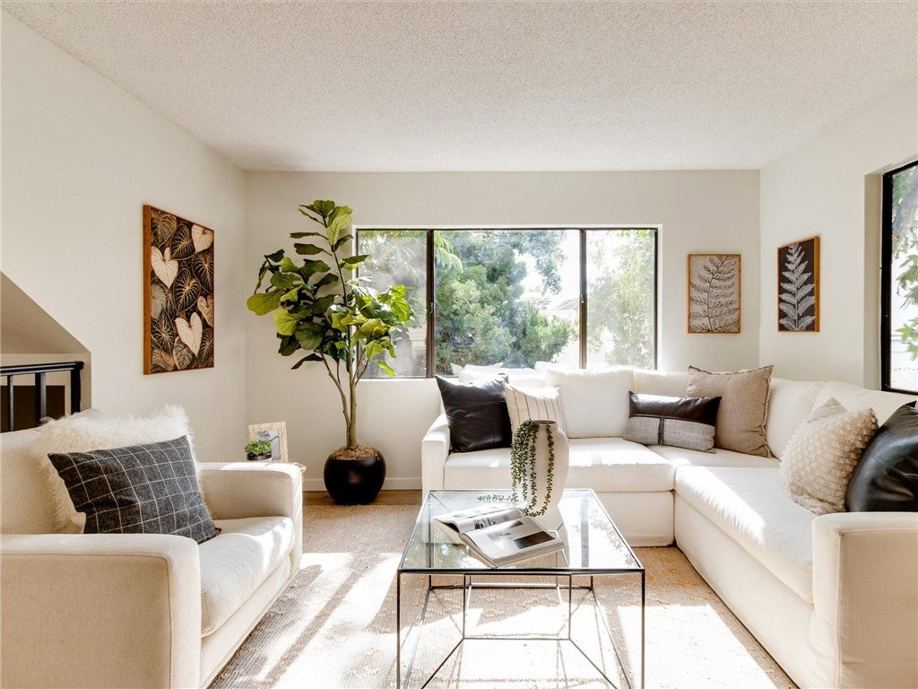15220 S Normandie 401