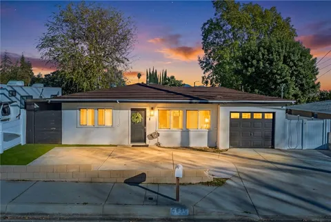 6833 Carnelian St, Rancho Cucamonga, CA 91701 - MLS#: IV26010542