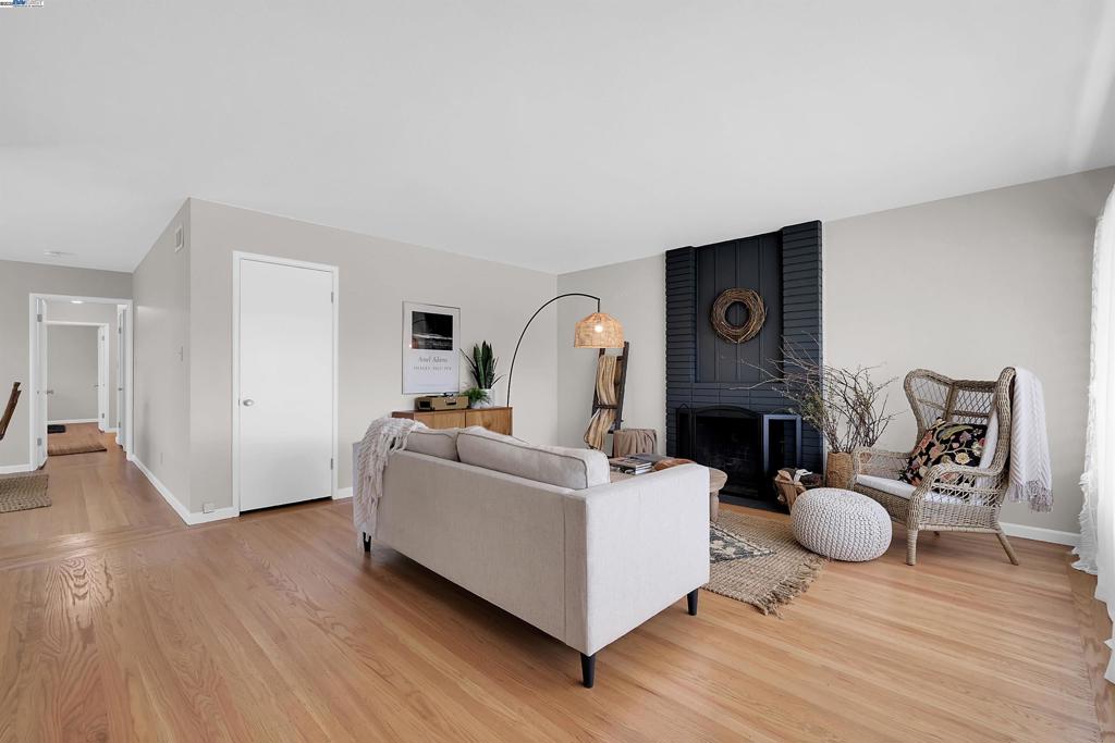 16048 Channel St