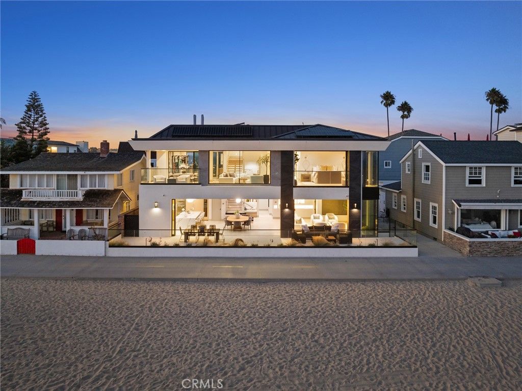 Photo of 706 W Oceanfront, Newport Beach, CA 92661 (MLS # NP25195952)