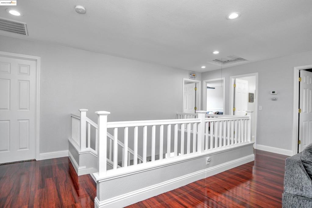 OAKLEY - Residential