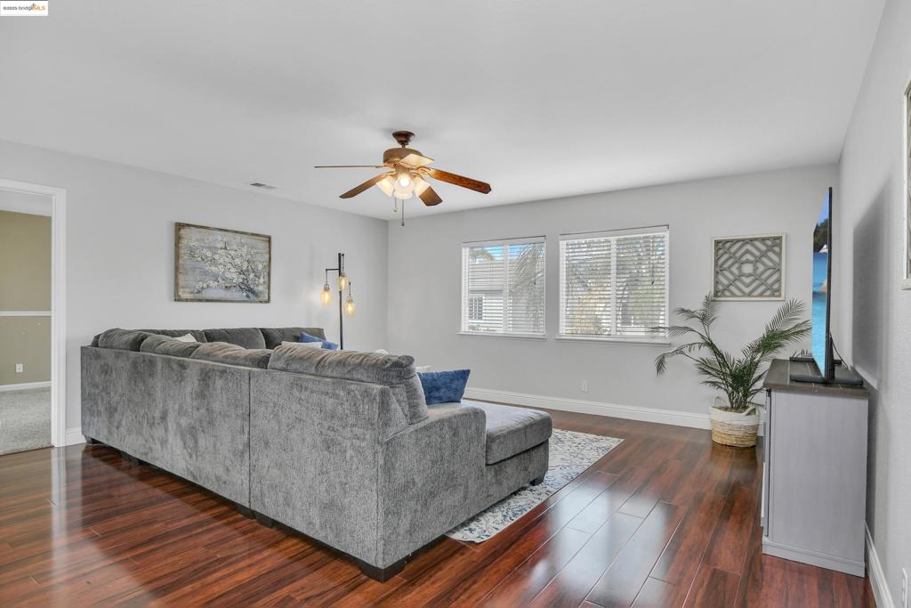 OAKLEY - Residential