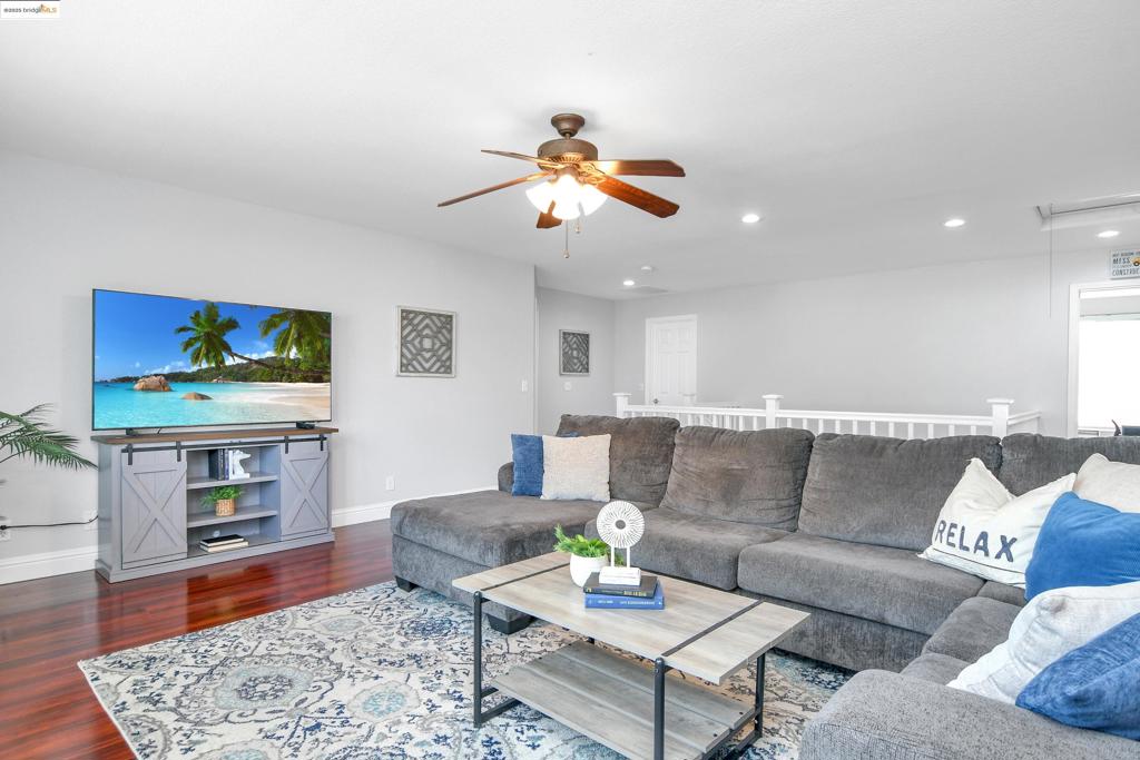 OAKLEY - Residential