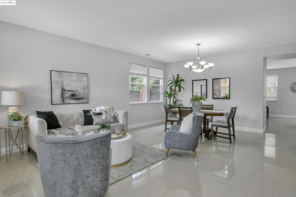 OAKLEY - Residential