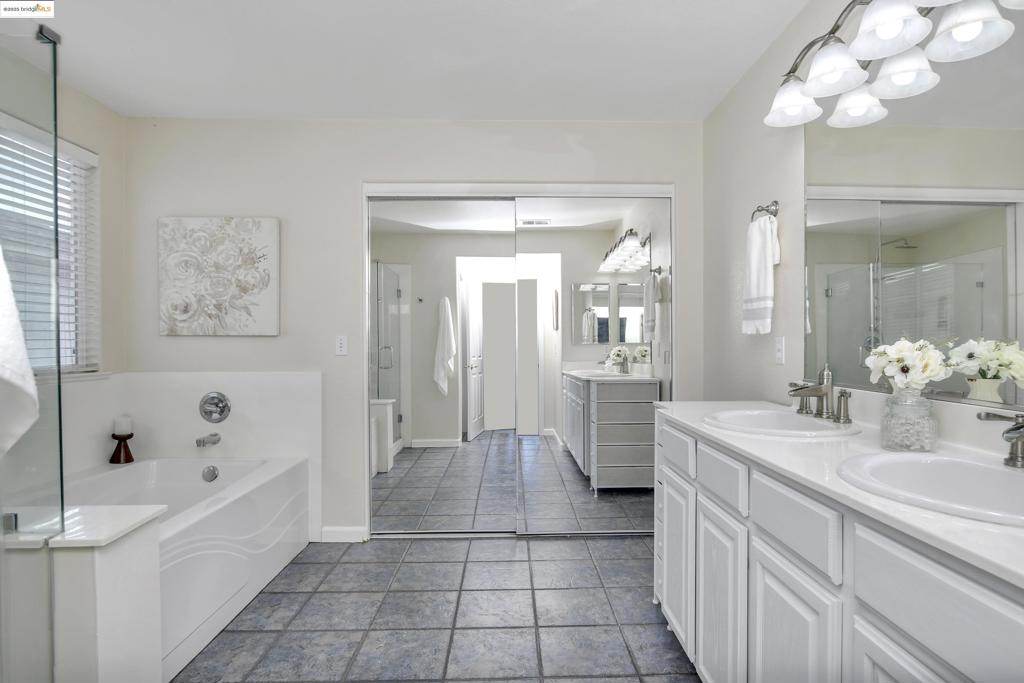 OAKLEY - Residential