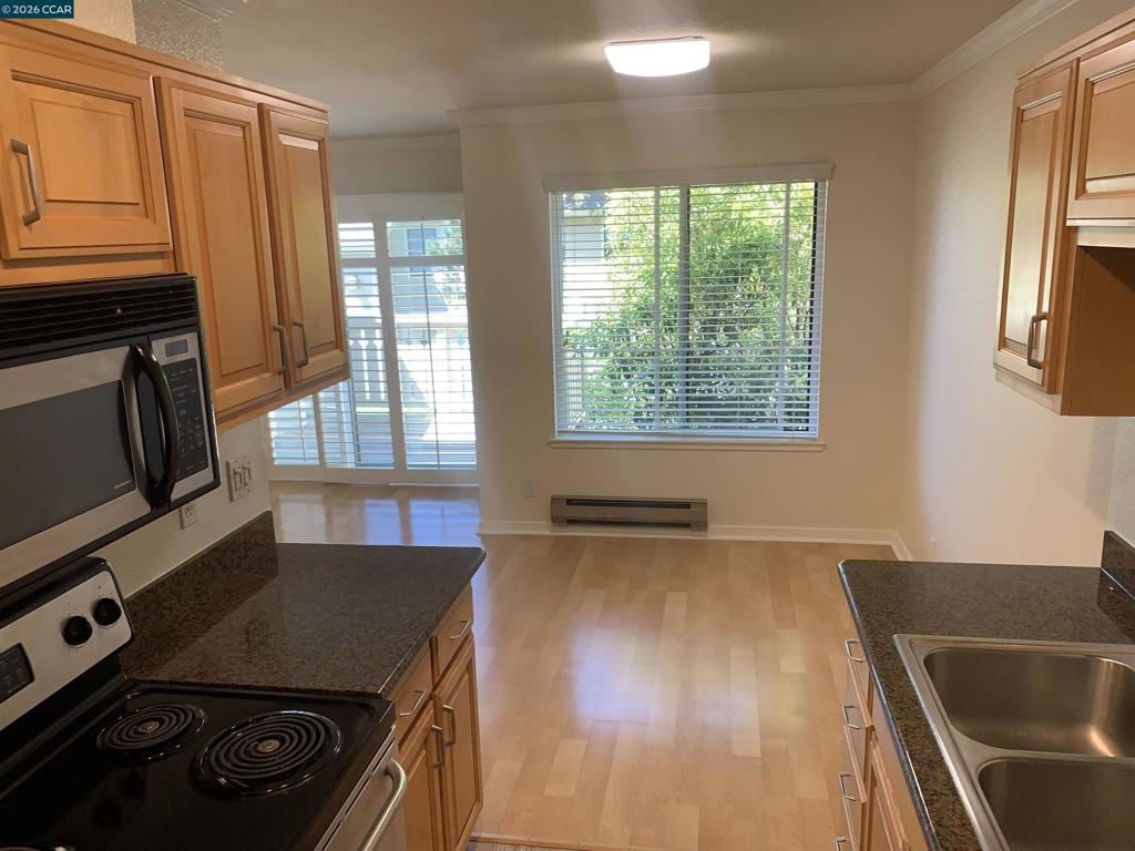 96 Lakeshore Ct