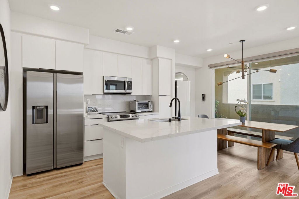 14032 Bay Street
