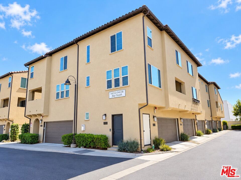 14032 Bay Street