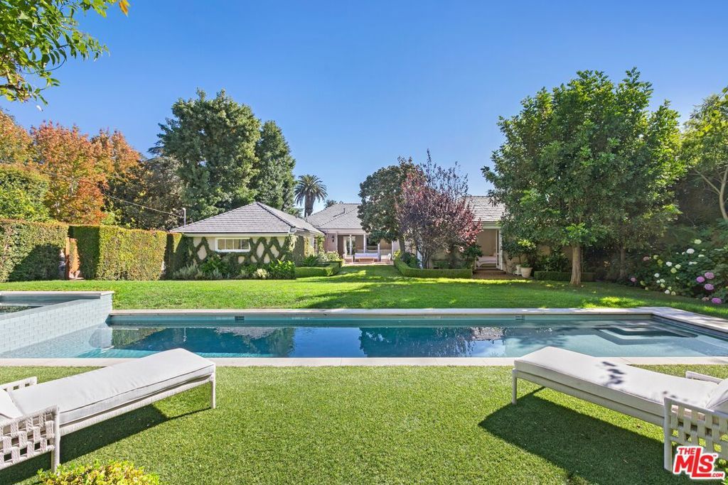 Photo of 201 S Bristol Avenue, Los Angeles, CA 90049 (MLS # 26837253)