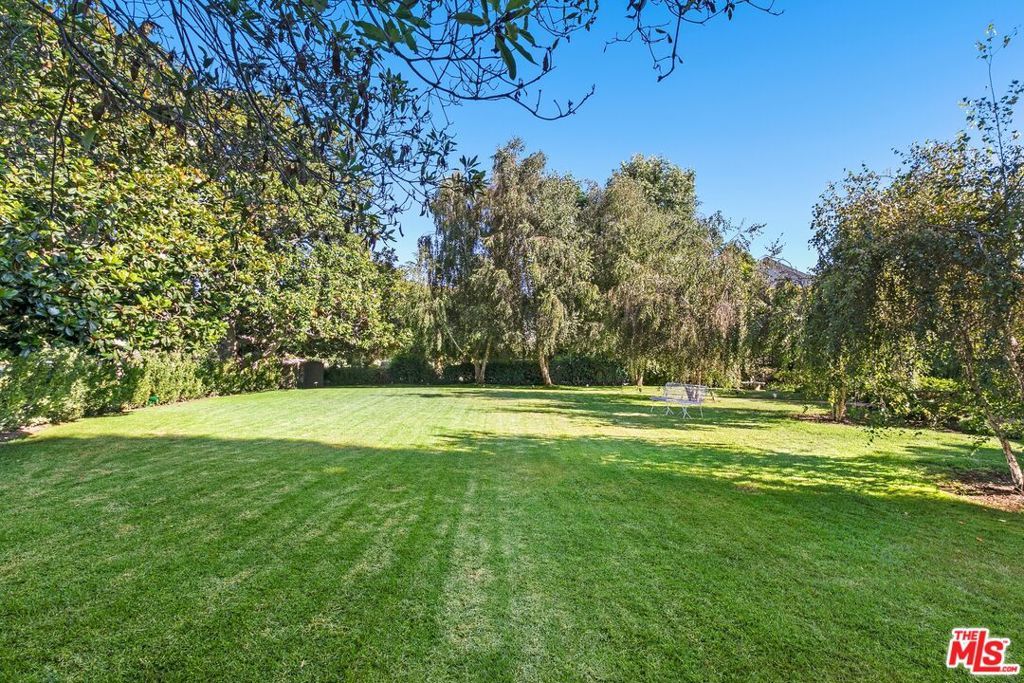Photo of 201 S Bristol Avenue, Los Angeles, CA 90049 (MLS # 26837253)