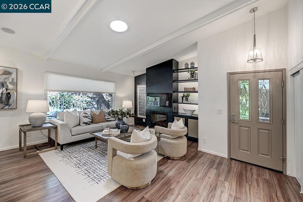 2717 2717 Ptarmigan Dr 2