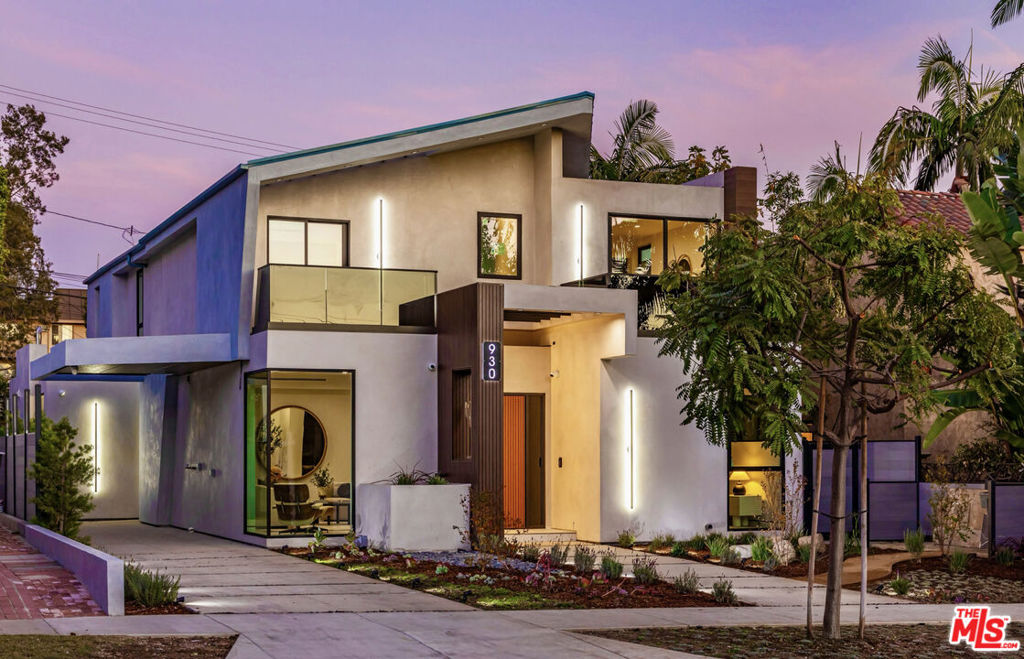 930 N La Jolla Avenue
