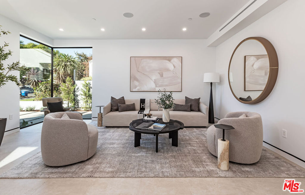 930 N La Jolla Avenue