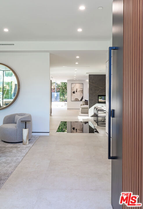 930 N La Jolla Avenue