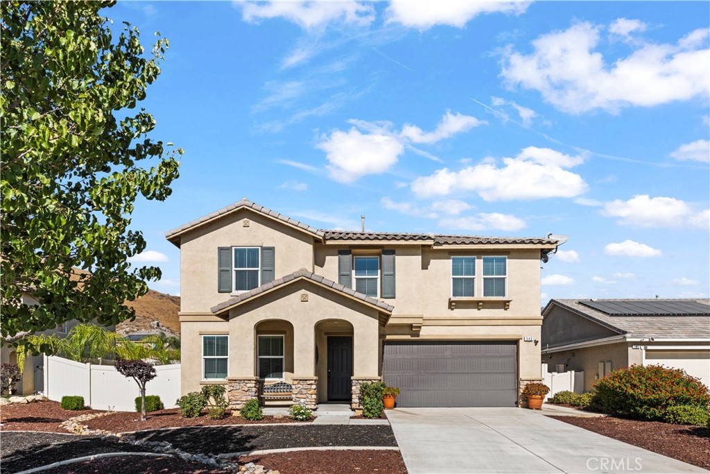 This exquisite residence, situated in the hills of Stonecrest at the cove, is an ideal location for your family. It boasts 5 bedrooms, three full bathrooms, and a two-car garage. The first floor features a generously sized bedroom and a full bathroom. Four bedrooms and a loft are situated on the second floor. For those seeking upgrades, this residence delivers. It features luxury vinyl flooring throughout, quartz countertops, 9-foot ceilings with recessed lighting,
built-in sound system, a covered patio, vinyl fencing, a water softener system, and reverse osmosis drinking water. Additionally, this home is equipped with a built-in security system featuring cameras. The front yard showcases a drought-tolerant landscape. Ample parking is available at this cul-de-sac residence. Elementary school and community parks are within walking distance.