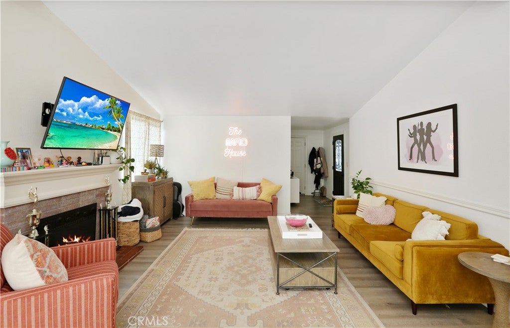 1305 W Cherry