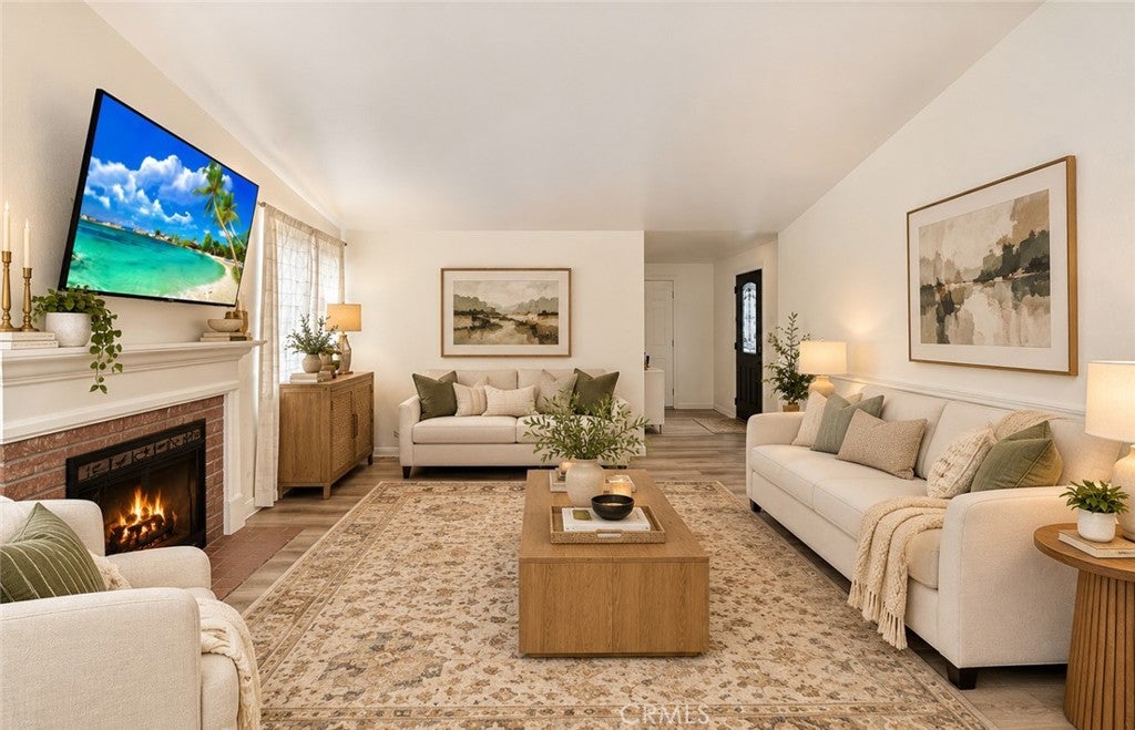 1305 W Cherry