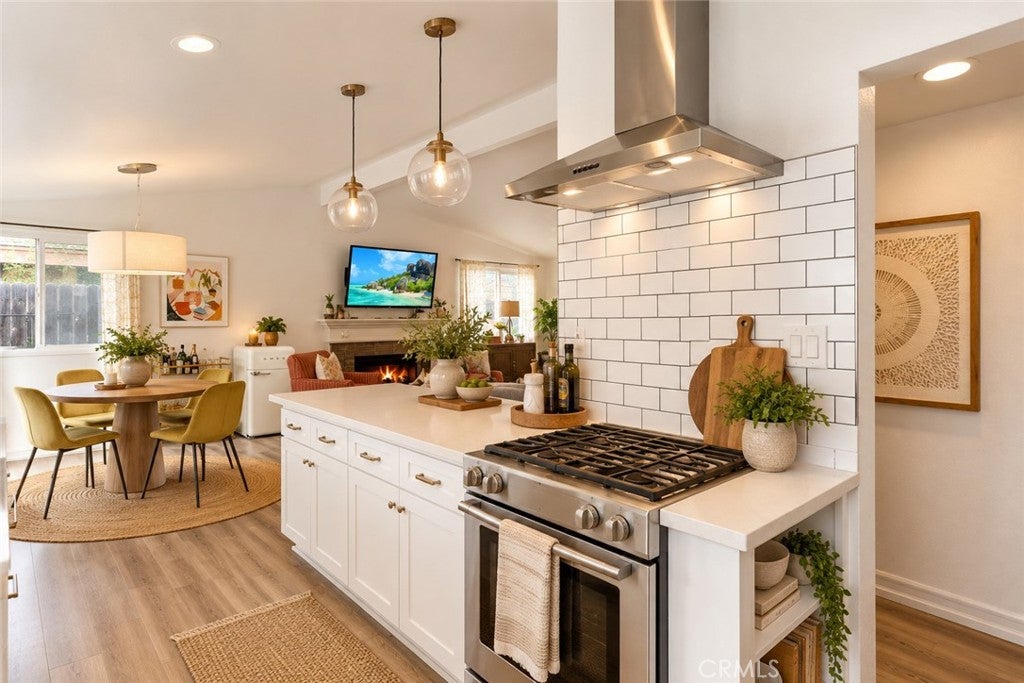 1305 W Cherry